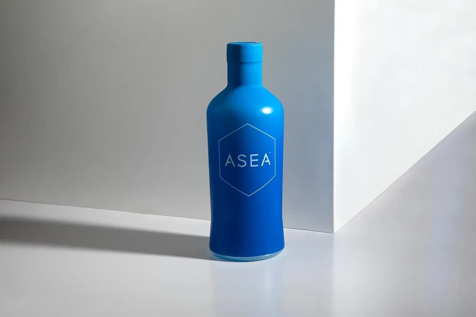 ASEA™ ist ein flüssiges Nahrungsergänzungsmittel mit Redox-Signalmolekülen zur Förderung von Zellgesundheit & Regeneration. Jetzt in 35 Ländern erhältlich – bald in 44 weltweit.